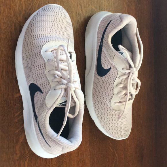 nike tanjun trainers womens